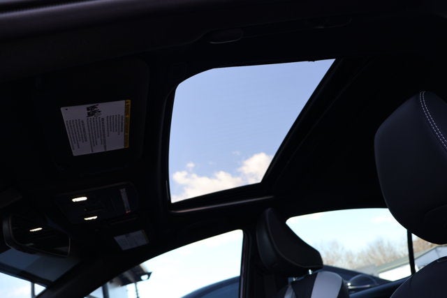 2025 Toyota Camry SE Hybrid