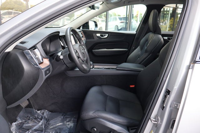 2024 Volvo XC60 Plus Dark Theme
