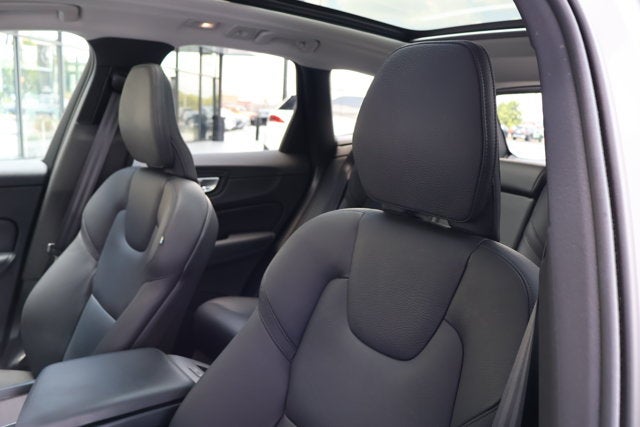 2024 Volvo XC60 Plus Dark Theme