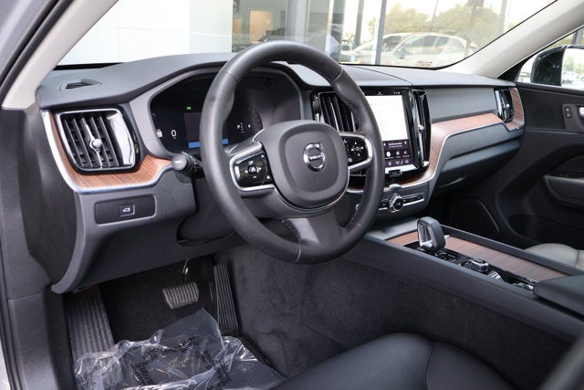 2024 Volvo XC60 Plus Dark Theme