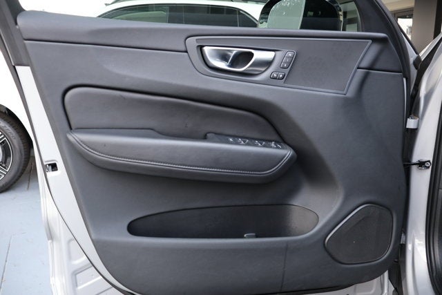 2024 Volvo XC60 Plus Dark Theme