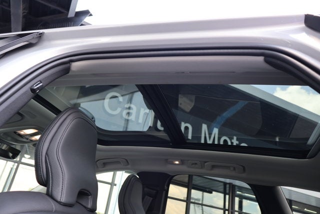 2024 Volvo XC60 Plus Dark Theme
