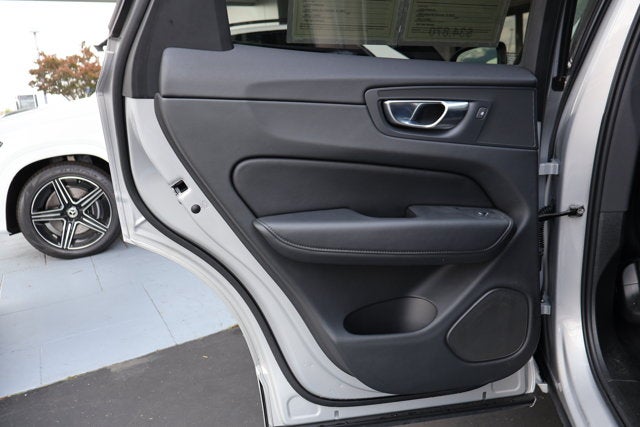 2024 Volvo XC60 Plus Dark Theme