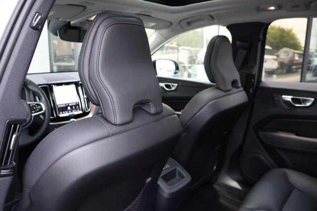 2024 Volvo XC60 Plus Dark Theme