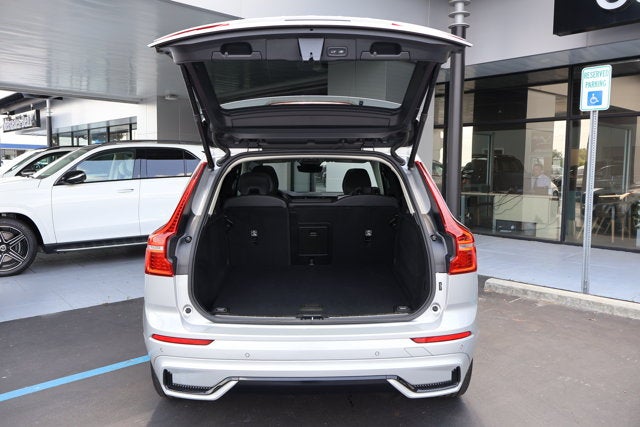 2024 Volvo XC60 Plus Dark Theme