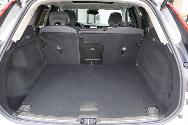 2024 Volvo XC60 Plus Dark Theme