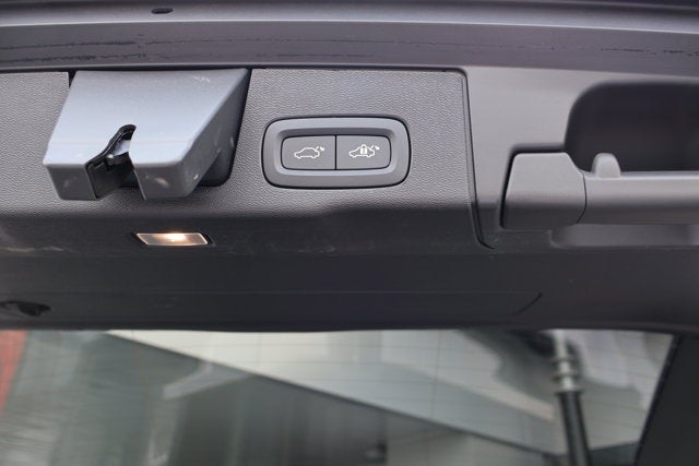 2024 Volvo XC60 Plus Dark Theme