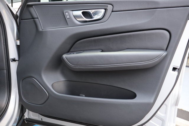 2024 Volvo XC60 Plus Dark Theme