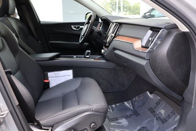 2024 Volvo XC60 Plus Dark Theme