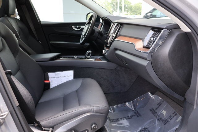 2024 Volvo XC60 Plus Dark Theme
