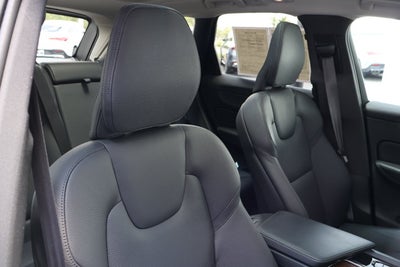 2024 Volvo XC60 Plus Dark Theme