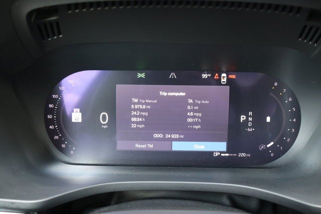2024 Volvo XC60 Plus Dark Theme