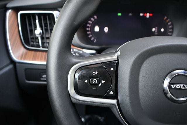 2024 Volvo XC60 Plus Dark Theme