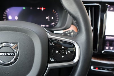 2024 Volvo XC60 Plus Dark Theme