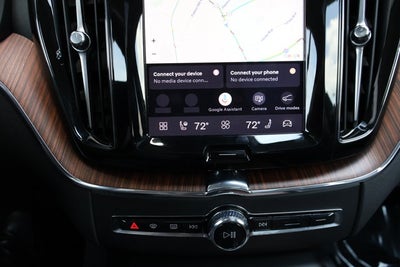 2024 Volvo XC60 Plus Dark Theme