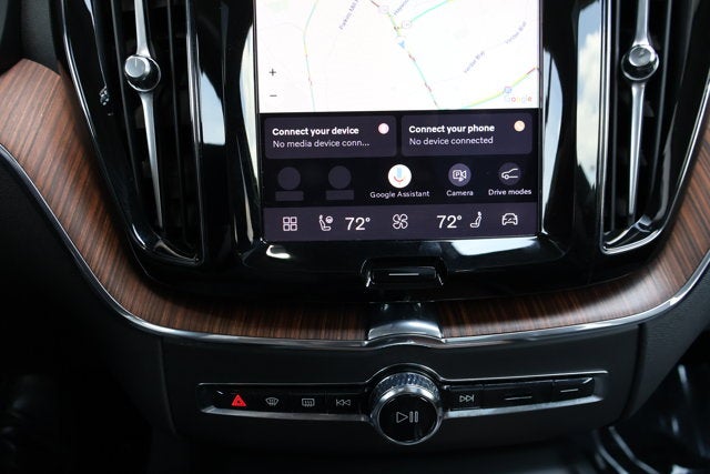 2024 Volvo XC60 Plus Dark Theme
