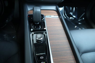 2024 Volvo XC60 Plus Dark Theme