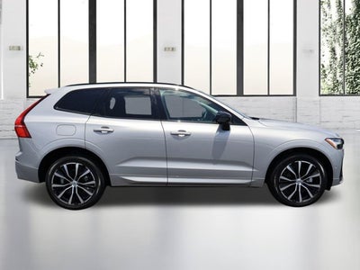 2024 Volvo XC60 Plus Dark Theme