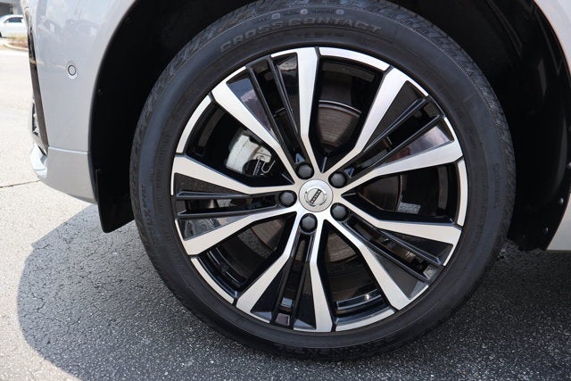 2024 Volvo XC60 Plus Dark Theme